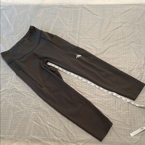 The North Face capri leggings with phone side pockets - Dark Gray